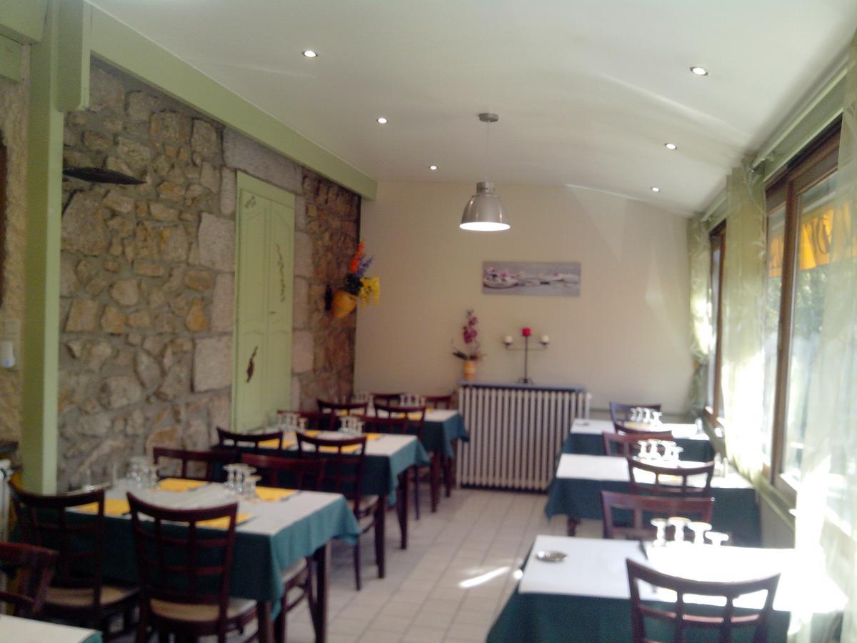 Hotel Restaurant Du Velay Le Chambon-sur-Lignon Dış mekan fotoğraf