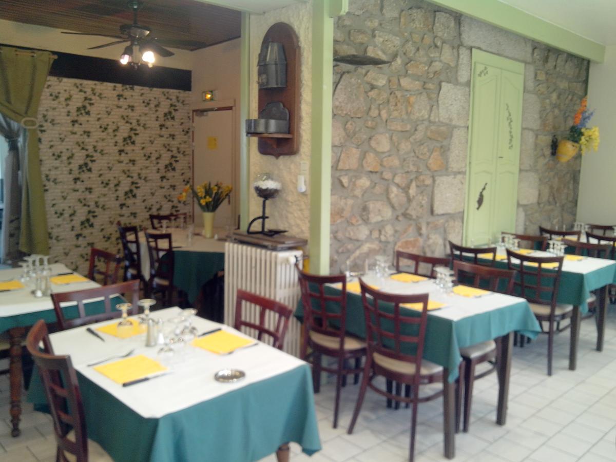 Hotel Restaurant Du Velay Le Chambon-sur-Lignon Dış mekan fotoğraf